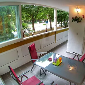Suzana 2br With Balcony Split
